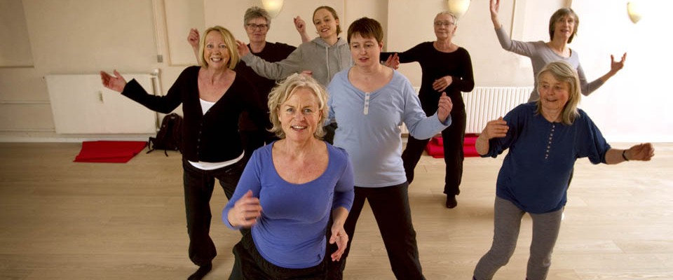 Ida Hallas laver krop og bevægelses kursus for kvinder over 50 år